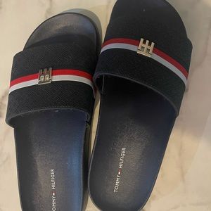 Tommy Slides 8 1/2